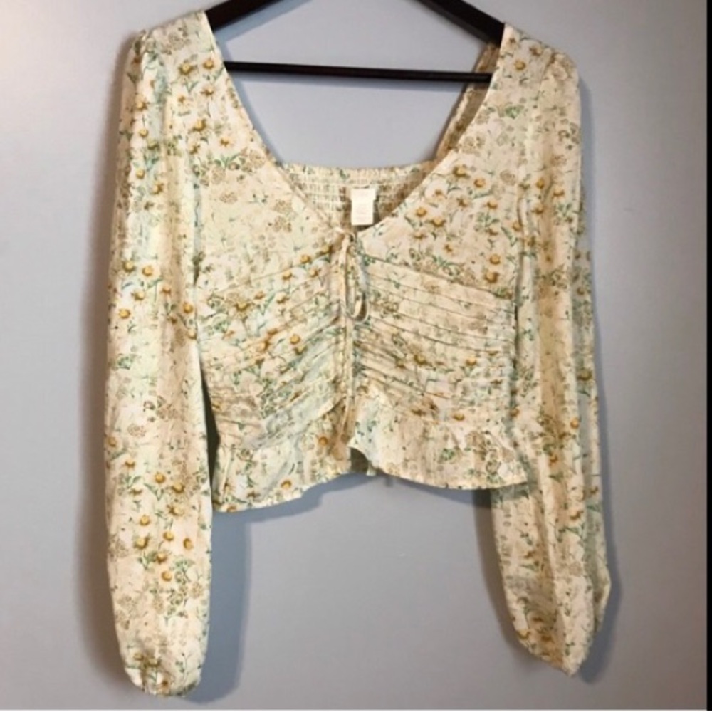 NWT H&M Blouse Cream  Blouse with Billowy Sleeves